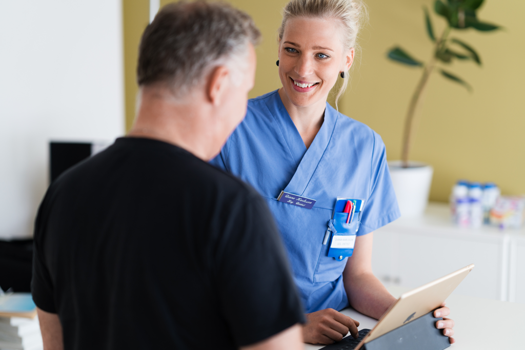 Dietist som ger kostråd med hjälp av ND Kost